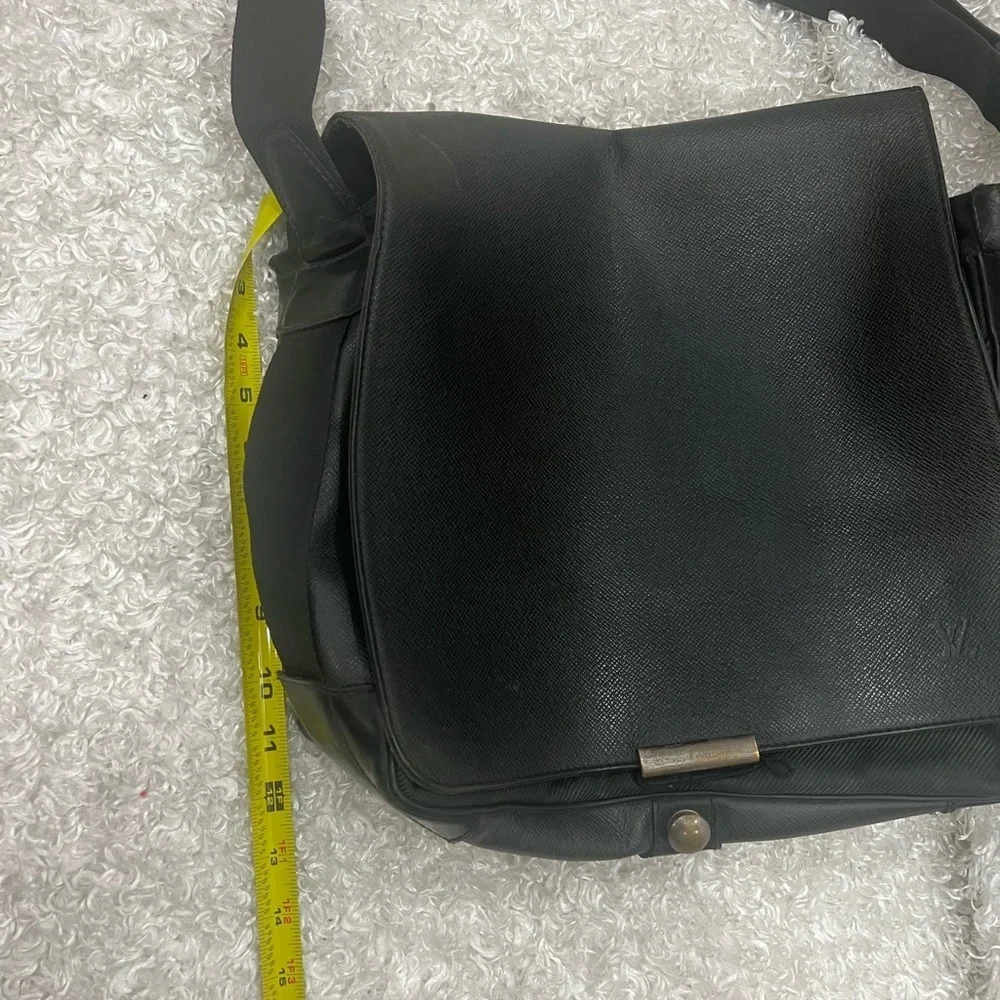 Louis Vuitton Viktor Messenger Bag Taiga